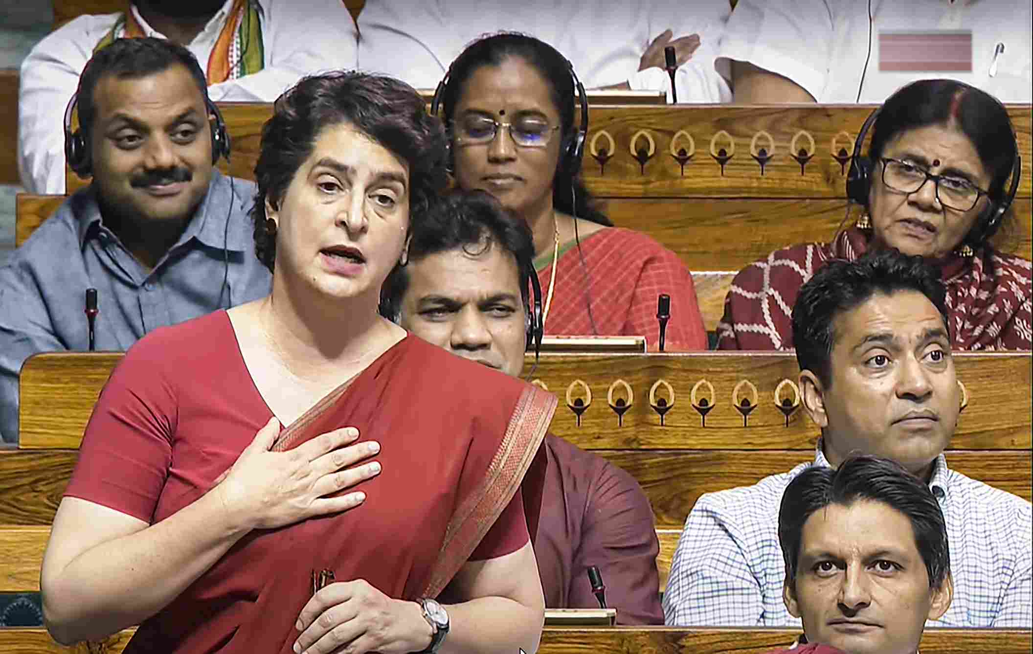 एलपीजी का संकट मोदी सरकार की नीतियों का नतीजा: प्रियंका