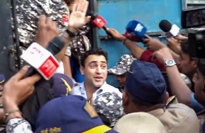 भारत छोड़ने के आदेश के खिलाफ दायर अभिनेता इमरान खान की याचिका पर 26 अक्टूबर को सुनवाई
